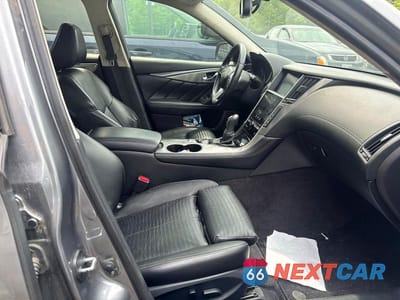 Piąte zdjęcie samochodu w środku: 2018 INFINITI Q50 3.0T LUXE VIN:JN1EV7AR6JM611757 - miniatura