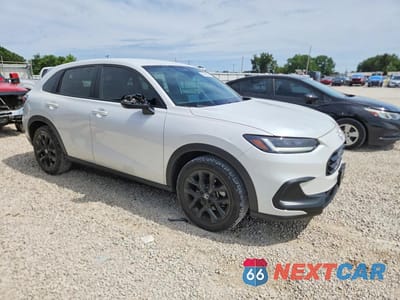 Czwarte zdjęcie samochodu z boku: 2023 HONDA HR-V 4D SPT VIN:3CZRZ2H51PM711989 - miniatura