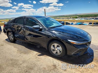 Czwarte zdjęcie samochodu z boku: 2024 HYUNDAI ELANTRA SE VIN:KMHLL4DG2RU791717 - miniatura
