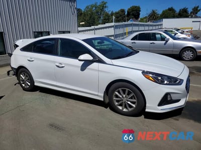 Czwarte zdjęcie samochodu z boku: 2018 HYUNDAI SONATA SE VIN:5NPE24AF6JH680534 - miniatura