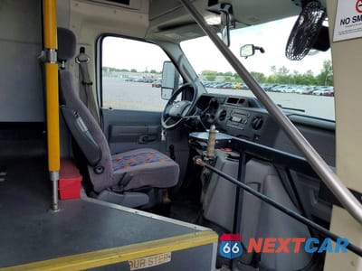 Piąte zdjęcie samochodu w środku: 2015 FORD ECONOLINE - DELIVERY VAN VIN:1FDFE4FS8FDA30498 - miniatura