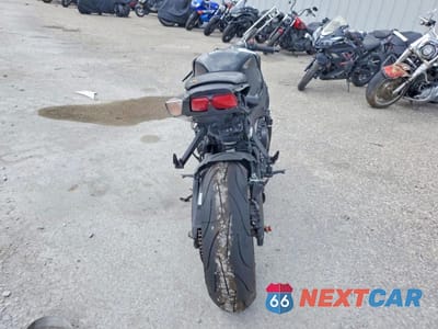 Czwarte zdjęcie samochodu z boku: 2015 SUZUKI GSX-R750 VIN:JS1GR7MA6F2101406 - miniatura
