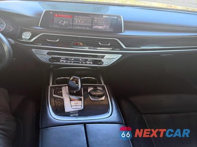Zdjęcie 13 z 15 samochodu: 2019 BMW 750I XDRIVE VIN:WBA7F2C56K8240643 - miniatura