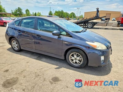 Czwarte zdjęcie samochodu z boku: 2011 TOYOTA PRIUS TWO VIN:JTDKN3DU1B0269717 - miniatura