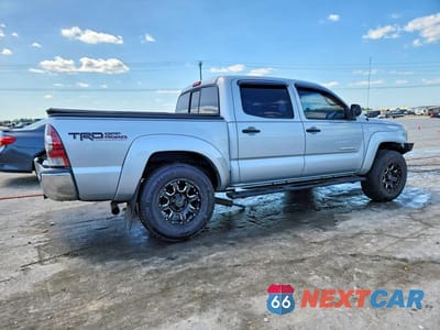 Trzecie zdjęcie samochodu z tyłu: 2013 TOYOTA TACOMA DOUBLE CAB VIN:3TMLU4EN4DM109562 - miniatura
