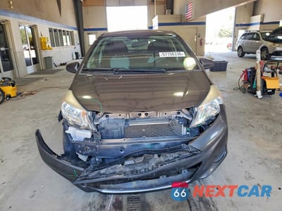 Piąte zdjęcie samochodu w środku: 2013 TOYOTA YARIS VIN:JTDKTUD37DD551309 - miniatura