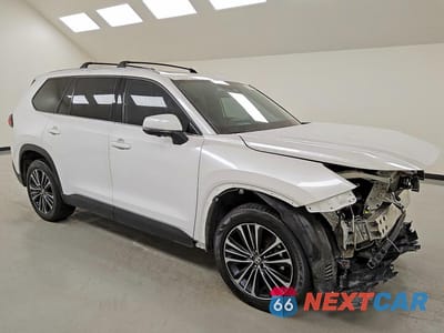 Czwarte zdjęcie samochodu z boku: 2024 TOYOTA GRAND HIGHLANDER HYBRID MAX PLATINUM VIN:5TDADAB53RS006831 - miniatura