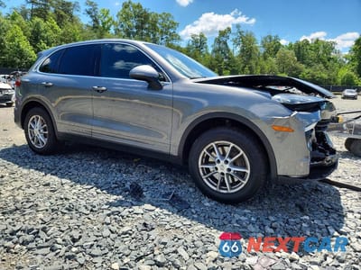 Czwarte zdjęcie samochodu z boku: 2017 PORSCHE CAYENNE VIN:WP1AA2A27HKA89416 - miniatura