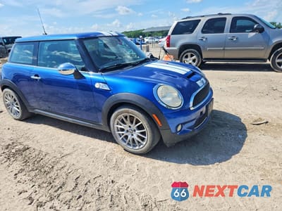 Czwarte zdjęcie samochodu z boku: 2008 MINI COOPER S VIN:WMWMF73558TT93923 - miniatura