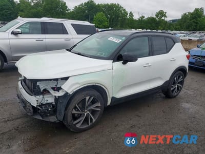 2019 VOLVO XC40 T5 R-DESIGN YV4162UM4K2070102 - główne zdjęcie licytacji z USA - miniatura