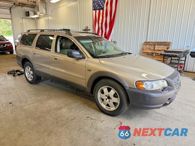 Czwarte zdjęcie samochodu z boku: 2004 VOLVO XC70 VIN:YV1SZ59H841136424 - miniatura