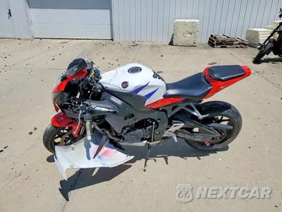 Trzecie zdjęcie samochodu z tyłu: 2015 HONDA CBR1000 RR VIN:JH2SC5902FK700056 - miniatura