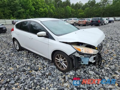 Czwarte zdjęcie samochodu z boku: 2017 FORD FOCUS SE VIN:1FADP3K2XHL326918 - miniatura
