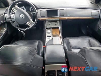 Zdjęcie 8 z 12 samochodu: 2011 JAGUAR XF R VIN:SAJWA0JC5BMR95582 - miniatura