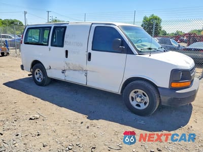 Czwarte zdjęcie samochodu z boku: 2008 CHEVROLET EXPRESS G1500 VIN:1GCFG15X381217775 - miniatura