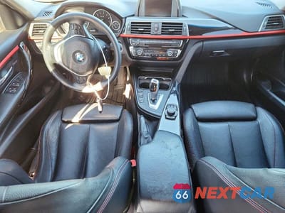 Zdjęcie 8 z 12 samochodu: 2016 BMW 320 XI VIN:WBA8A3C56GK552123 - miniatura