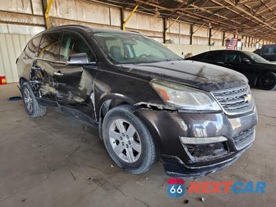 Czwarte zdjęcie samochodu z boku: 2017 CHEVROLET TRAVERSE LT VIN:1GNKVGKD9HJ264107 - miniatura