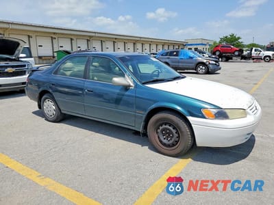 Czwarte zdjęcie samochodu z boku: 1998 TOYOTA CAMRY LE VIN:4T1BG22K1WU329401 - miniatura