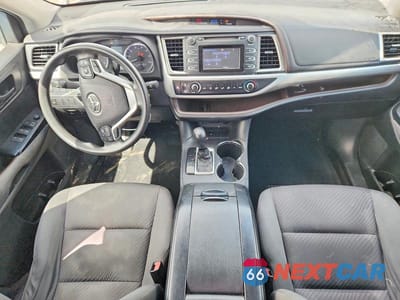 Zdjęcie 8 z 13 samochodu: 2018 TOYOTA HIGHLANDER LE VIN:5TDZZRFH9JS235123 - miniatura
