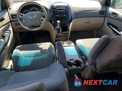 Zdjęcie 8 z 13 samochodu: 2004 TOYOTA SIENNA LE VIN:5TDBA23C74S003844 - miniatura