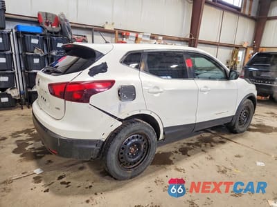 Trzecie zdjęcie samochodu z tyłu: 2018 NISSAN QASHQAI S VIN:JN1BJ1CR5JW210309 - miniatura