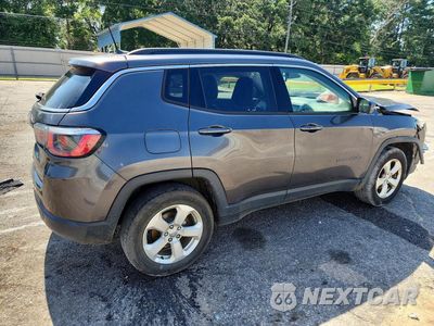 Trzecie zdjęcie samochodu z tyłu: 2019 JEEP COMPASS LATITUDE VIN:3C4NJDBB3KT595117 - miniatura