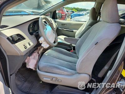 Zdjęcie 7 z 14 samochodu: 2011 TOYOTA SIENNA LE VIN:5TDKK3DC3BS106810 - miniatura