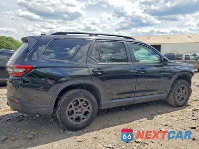Trzecie zdjęcie samochodu z tyłu: 2025 HONDA PILOT TRAILSPORT VIN:5FNYG1H61SB050603 - miniatura