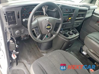Zdjęcie 8 z 13 samochodu: 2025 CHEVROLET EXPRESS G2500 VIN:1GCWGAFP1S1260825 - miniatura