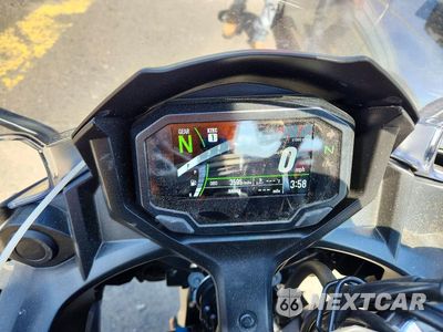 Zdjęcie 7 z 9 samochodu: 2023 KAWASAKI EX650 R VIN:ML5EXER13PDAB1080 - miniatura