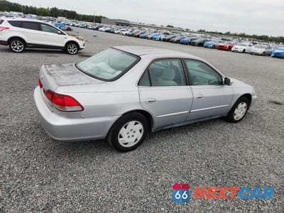 Trzecie zdjęcie samochodu z tyłu: 2002 HONDA ACCORD LX VIN:1HGCG16432A002090 - miniatura