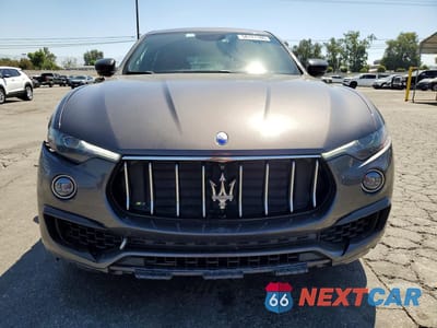 Piąte zdjęcie samochodu w środku: 2018 MASERATI LEVANTE VIN:ZN661XUA0JX270209 - miniatura