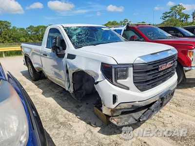 Czwarte zdjęcie samochodu z boku: 2023 GMC SIERRA C1500 VIN:3GTNHAEDXPG131930 - miniatura