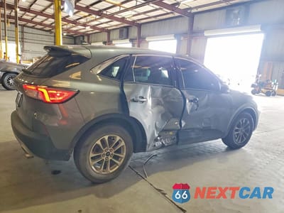 Trzecie zdjęcie samochodu z tyłu: 2022 FORD ESCAPE SE VIN:1FMCU0G68NUB15940 - miniatura
