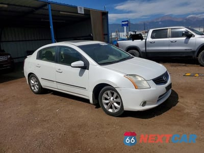 Czwarte zdjęcie samochodu z boku: 2012 NISSAN SENTRA 2.0 VIN:3N1AB6AP9CL615590 - miniatura