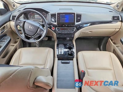 Zdjęcie 8 z 13 samochodu: 2017 HONDA PILOT TOURING VIN:5FNYF6H93HB020490 - miniatura