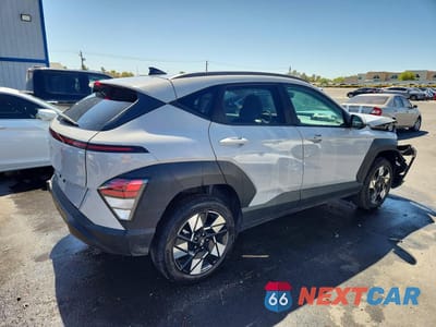 Trzecie zdjęcie samochodu z tyłu: 2025 HYUNDAI KONA SEL VIN:KM8HBCABXSU285876 - miniatura