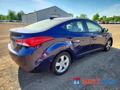 Trzecie zdjęcie samochodu z tyłu: 2013 HYUNDAI ELANTRA GLS VIN:5NPDH4AE0DH314266 - miniatura