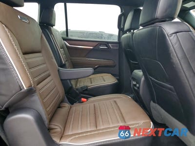 Zdjęcie 11 z 14 samochodu: 2026 GMC ACADIA DENALI ULTIMATE VIN:1GKENSKS8TJ260196 - miniatura