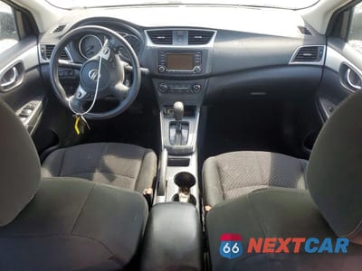 Zdjęcie 8 z 12 samochodu: 2018 NISSAN SENTRA S VIN:3N1AB7AP4JY306065 - miniatura