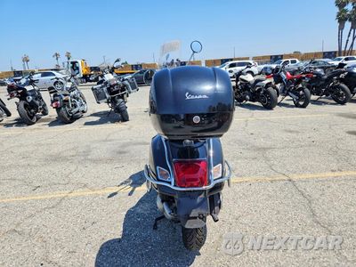 Czwarte zdjęcie samochodu z boku: 2018 VESPA GTS 250 VIN:ZAPMA39L2J5100357 - miniatura