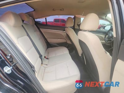 Zdjęcie 10 z 12 samochodu: 2018 HYUNDAI ELANTRA SEL VIN:5NPD84LF9JH282838 - miniatura