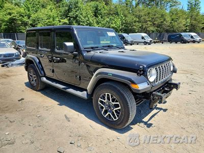 Czwarte zdjęcie samochodu z boku: 2026 JEEP WRANGLER SAHARA VIN:1C4PJXEG1TW221361 - miniatura
