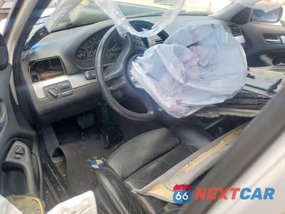 Zdjęcie 8 z 13 samochodu: 2005 BMW 325 I VIN:WBAET37475NJ86960 - miniatura