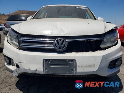 Piąte zdjęcie samochodu w środku: 2012 VOLKSWAGEN TIGUAN S VIN:WVGAV7AX8CW530532 - miniatura