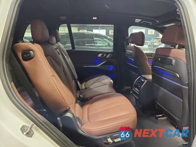 Zdjęcie 11 z 13 samochodu: 2024 BMW X7 XDRIVE40I VIN:5UX23EM0XR9S58315 - miniatura
