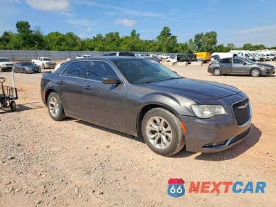 Czwarte zdjęcie samochodu z boku: 2016 CHRYSLER 300 LIMITED VIN:2C3CCAAG2GH116767 - miniatura
