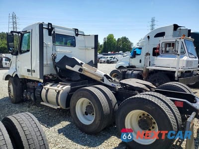 Trzecie zdjęcie samochodu z tyłu: 2025 VOLVO VNL VNL VIN:4V4NC9EH7SN671272 - miniatura