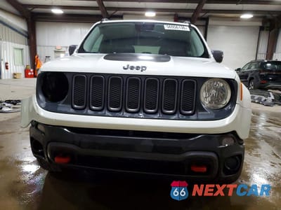Piąte zdjęcie samochodu w środku: 2017 JEEP RENEGADE TRAILHAWK VIN:ZACCJBCB7HPE93359 - miniatura