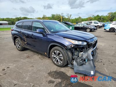 Czwarte zdjęcie samochodu z boku: 2020 TOYOTA HIGHLANDER XLE VIN:5TDHZRBH1LS028407 - miniatura